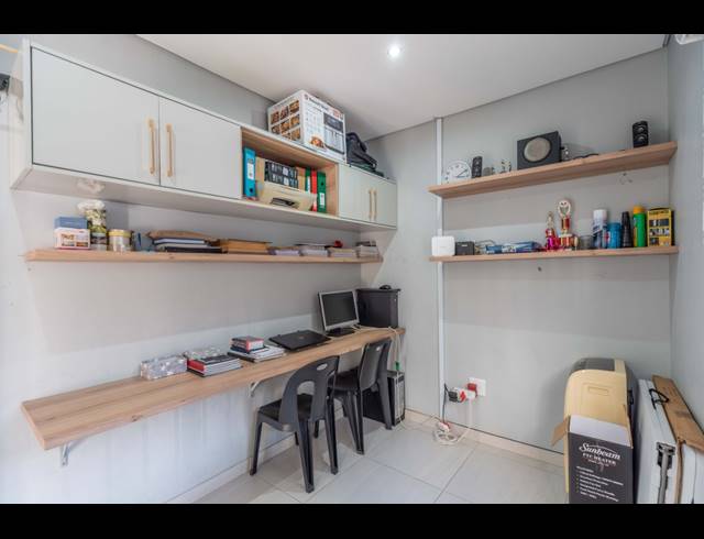 4 BEDROOM HOUSE FOR SALE IN RESERVOIR HILLS